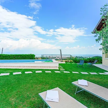 Piscina Panoramica - La Casa Volante *